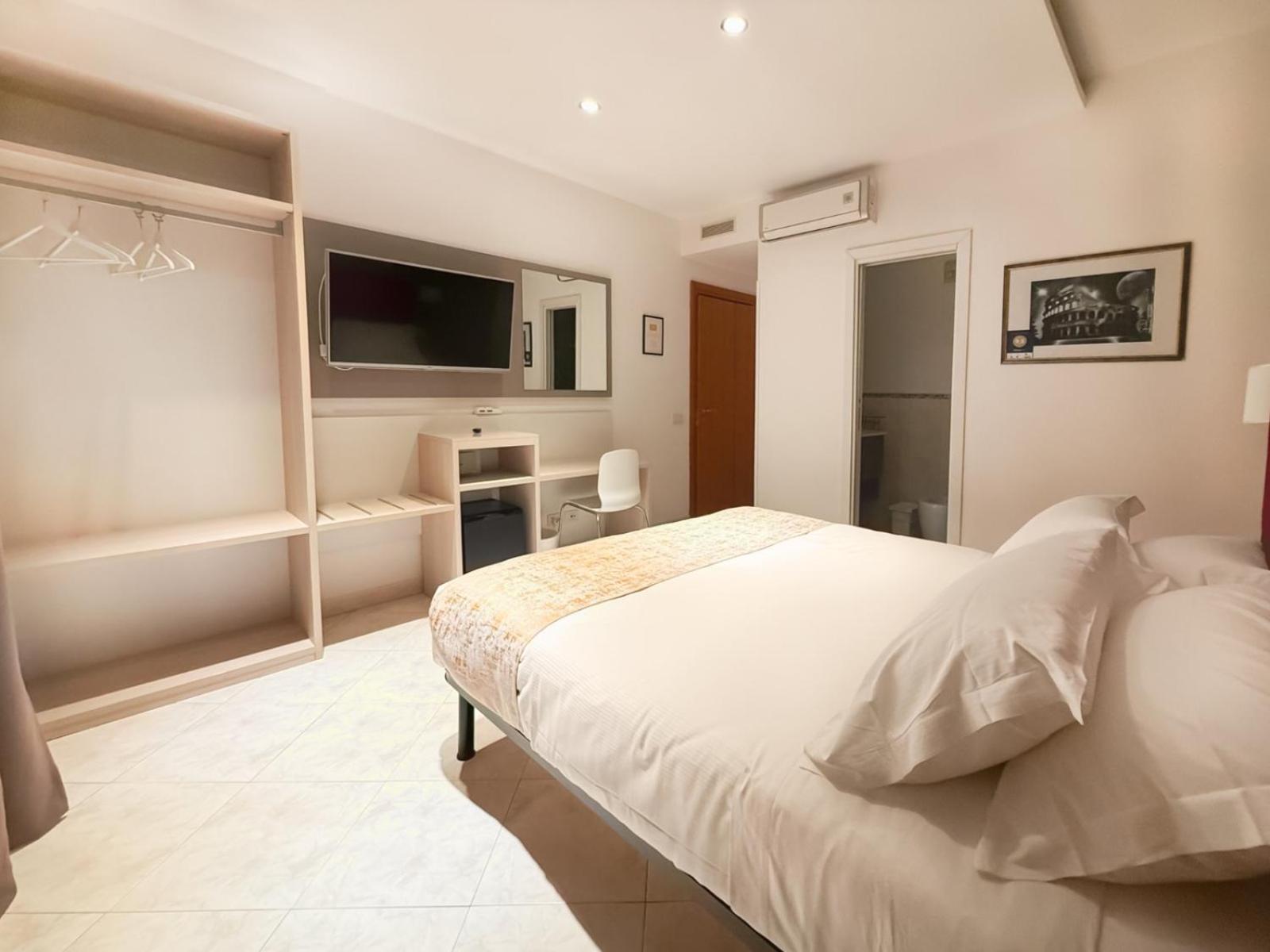Apartment Domus Chiara Al Colosseo Rom